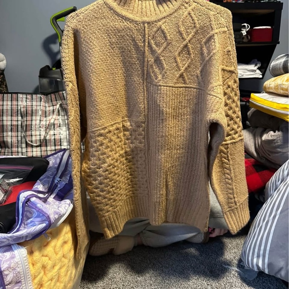 American Eagle Sweater